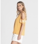 T-Shirt LOVE com corte nos ombros