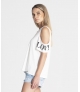 T-Shirt LOVE com corte nos ombros