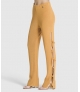 Calça com pontas de fio