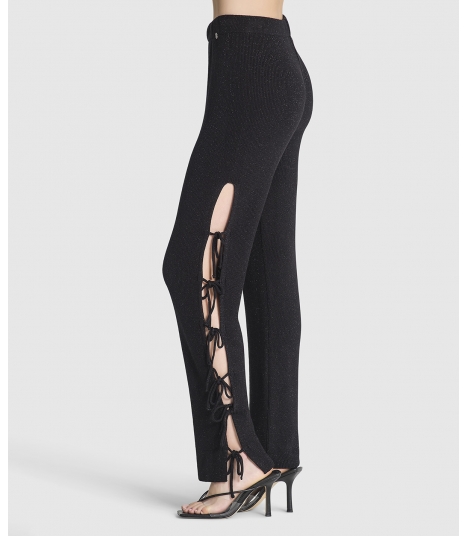 Calça com pontas de fio