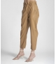 Calça em napa franzida na cinta