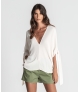 Blusa com tiras na manga