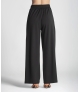 Calça com fecho lateral