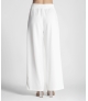 Calça com fecho lateral