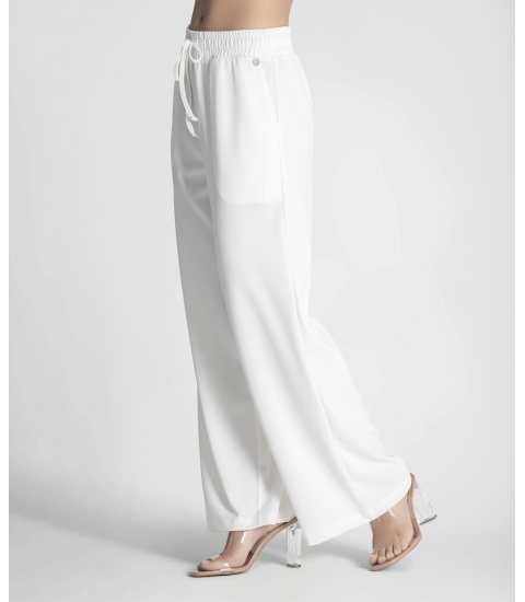 Calça com fecho lateral