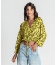 Blusa curta com cordão ajustável