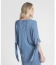 Blusa com tiras na manga