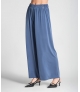 Calça fina com elástico na cinta