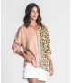 Camisola animal print com risca lantejoulas