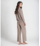 Camisola com relevos e botões nos punhos