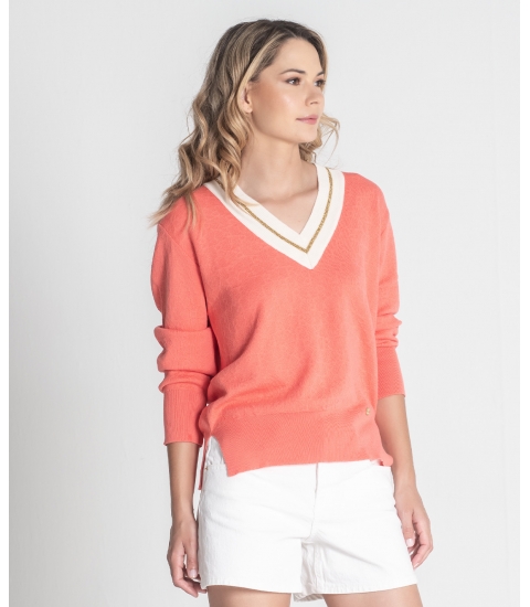 Camisola com relevos e botões nos punhos