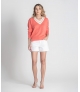 Camisola com relevos e botões nos punhos