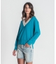 Camisola com relevos e botões nos punhos