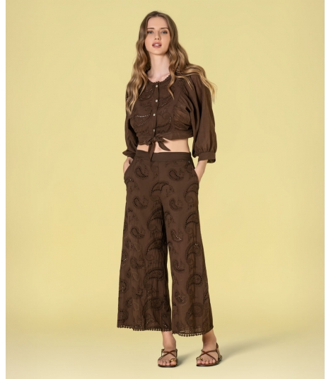 Blusa bordado inglês com botões