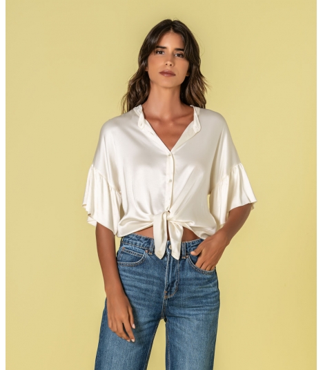 Blusa com botões e nó na frente acetinada