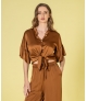 Blusa com botões e nó na frente acetinada