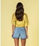 Blusa com botões e nó na frente acetinada