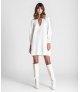Vestido com detalhe de corente no decote