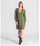 Vestido com detalhe de corente no decote