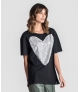 T-Shirt com coração em lantejolas