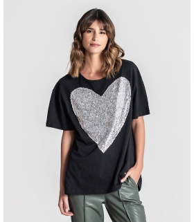 T-Shirt com coração em lantejolas