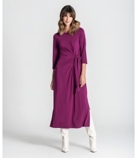 Vestido com detalhe de nó na frente
