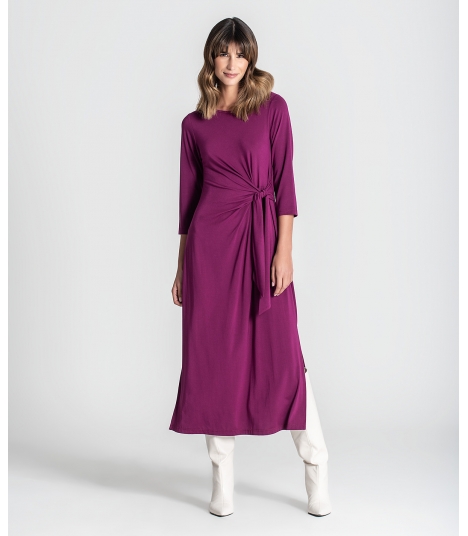 Vestido com detalhe de nó na frente