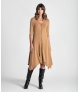 Vestido com capucho e folho no fundo