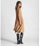 Vestido com capucho e folho no fundo