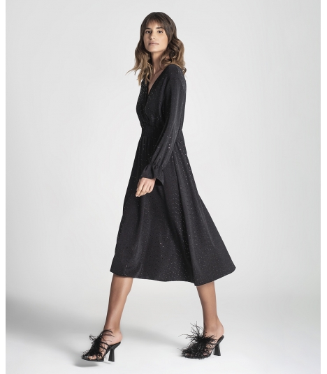 Vestido com pontos brilhantes