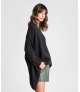 Blusa com decote em V assimétrica