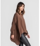 Blusa com decote em V assimétrica